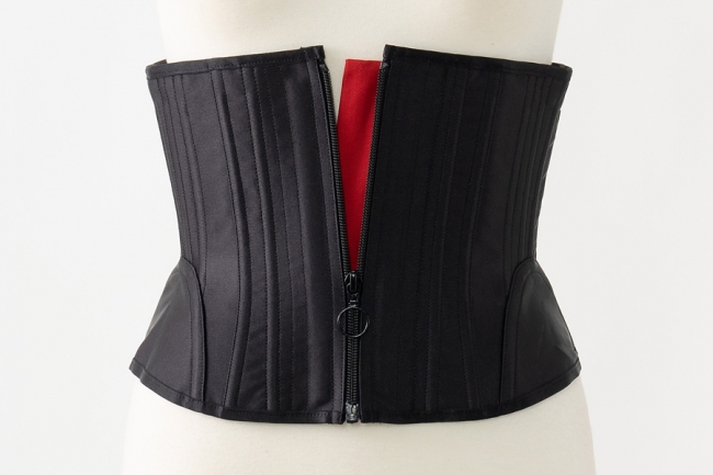 Enchanted Corset（エンチャンテッドコルセット）」から、発売日に20万