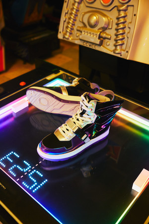 平成仮面ライダーをモチーフとする「HENSHIN by KAMEN RIDER」の