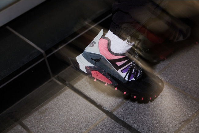 New Balance × atmos × STAPLE」トリプルコラボレーションモデルの「X