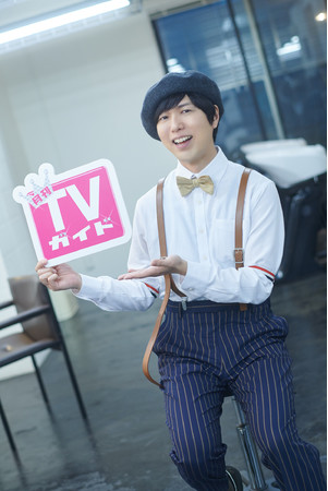 人気声優・神谷浩史が「月刊TVガイド4月号」で美容師に扮したグラビア