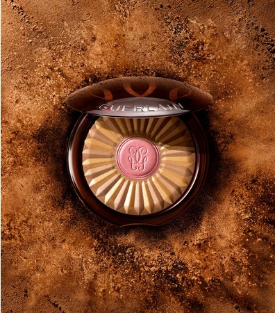 ゲラン】伝説的ブロンジングパウダー〈テラコッタ〉からブラッシュ