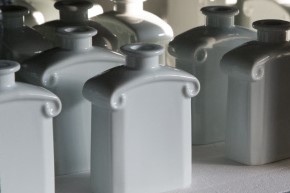 190年近くもの歴史を有するゲランと、昨年創業400年を迎えた有田焼が