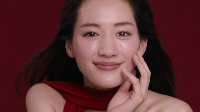 7年前より、いい感じ！」綾瀬はるか “うるツヤたまご肌”の秘密を新