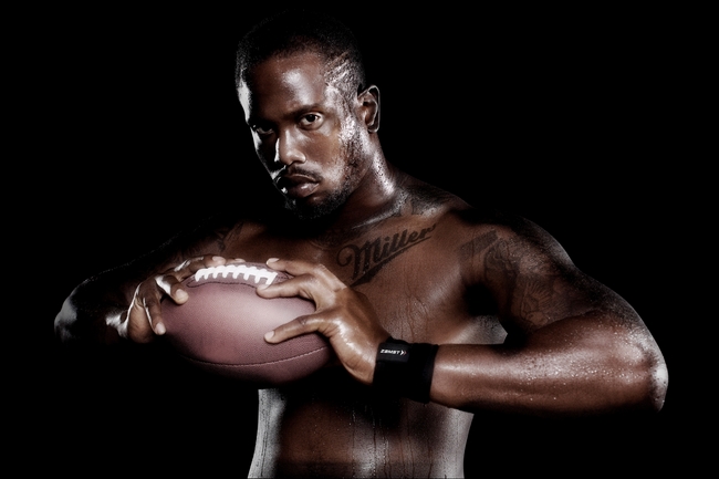 アメリカンフットボールのスター、ボン・ミラー選手とスポーツ向けケア