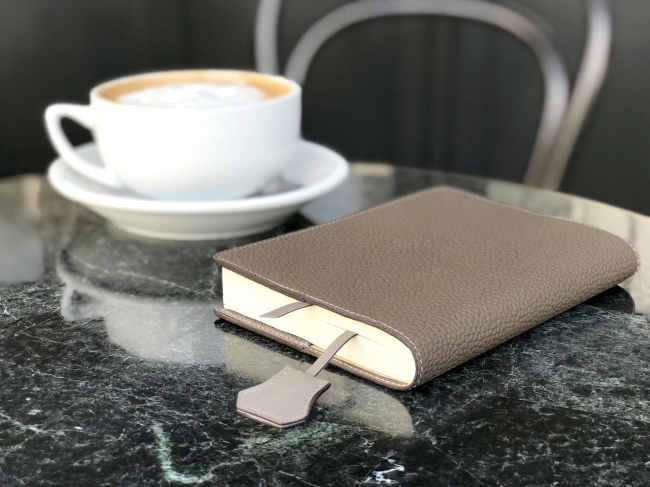 BONAVENTURA(ボナベンチュラ)からブックカバー（A6文庫本サイズ）が新