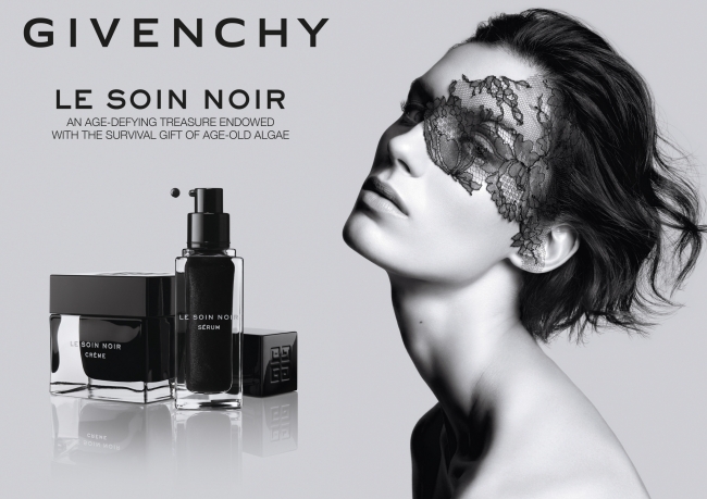 ジバンシイより、オートクチュールから着想を得たブラックのレース