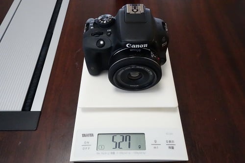 小さい！ 軽い！ 組み合わせてもわずか500グラムの『EOS Kiss X7