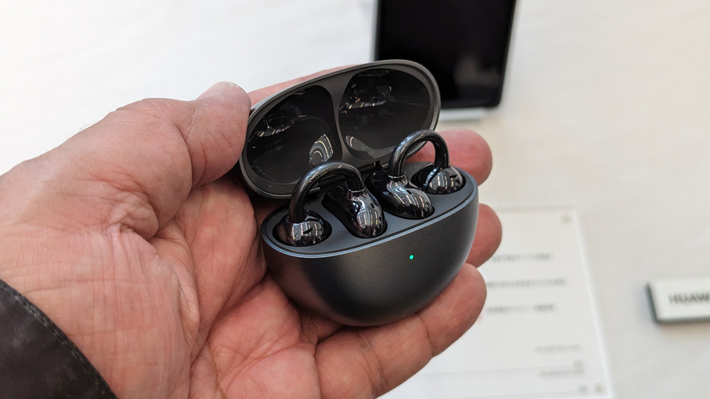 耳をふさがないイヤーカフ型完全ワイヤレスイヤホン 「HUAWEI FreeClip