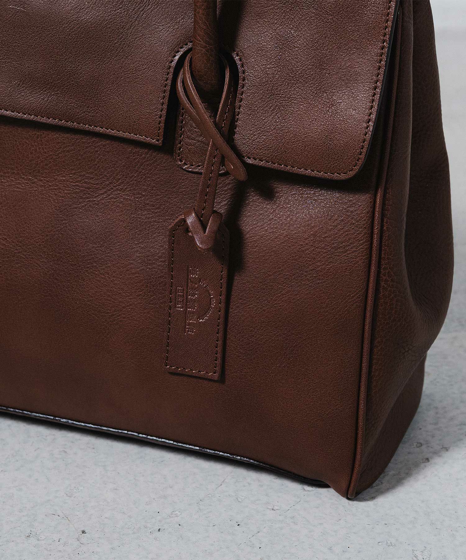 ハイグレードレザーフラップバッグM | quadro (クオドロ) 公式サイト