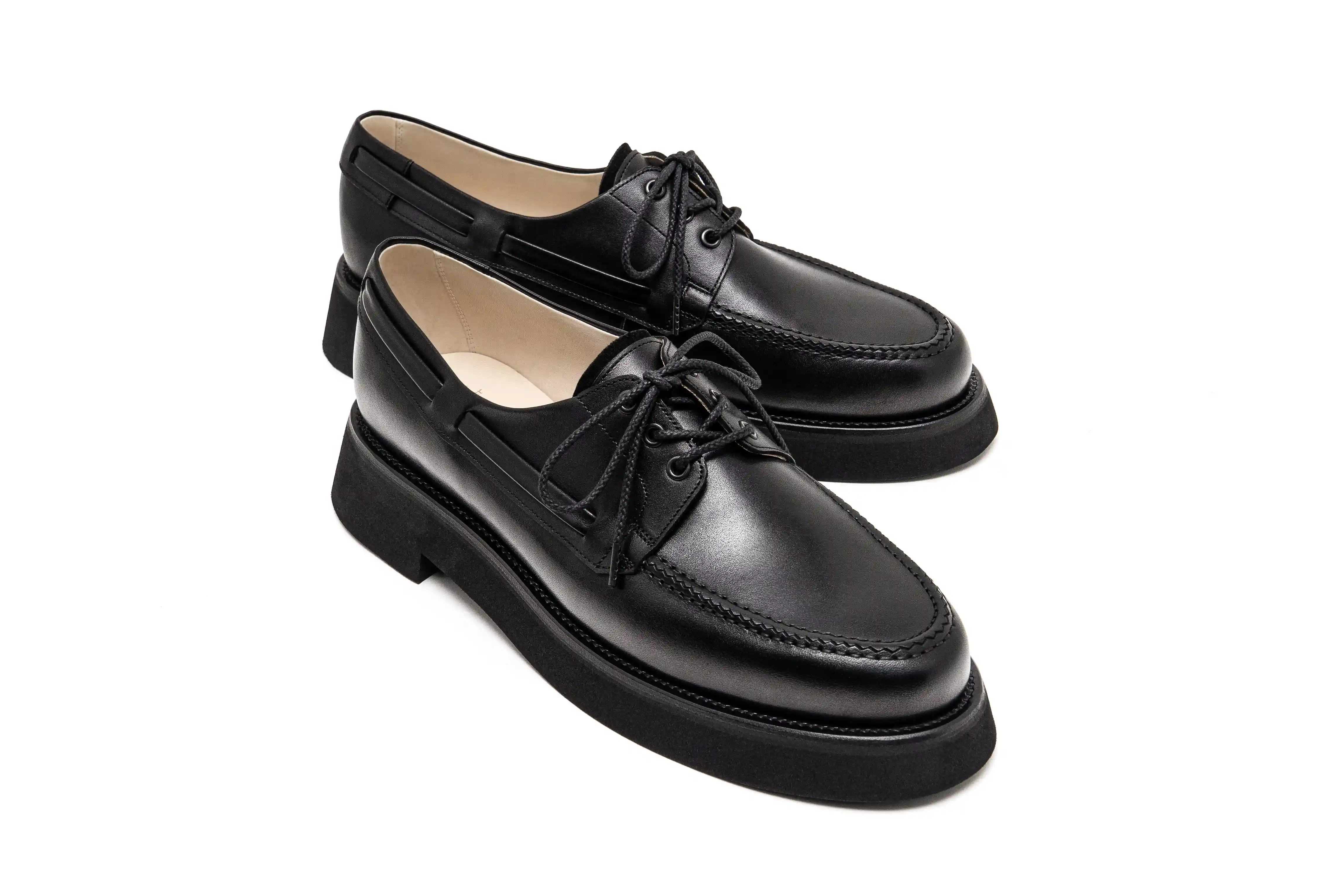 ミニマルにアップデート FOOT THE COACHER の新作2モデルが登場 │ QUI