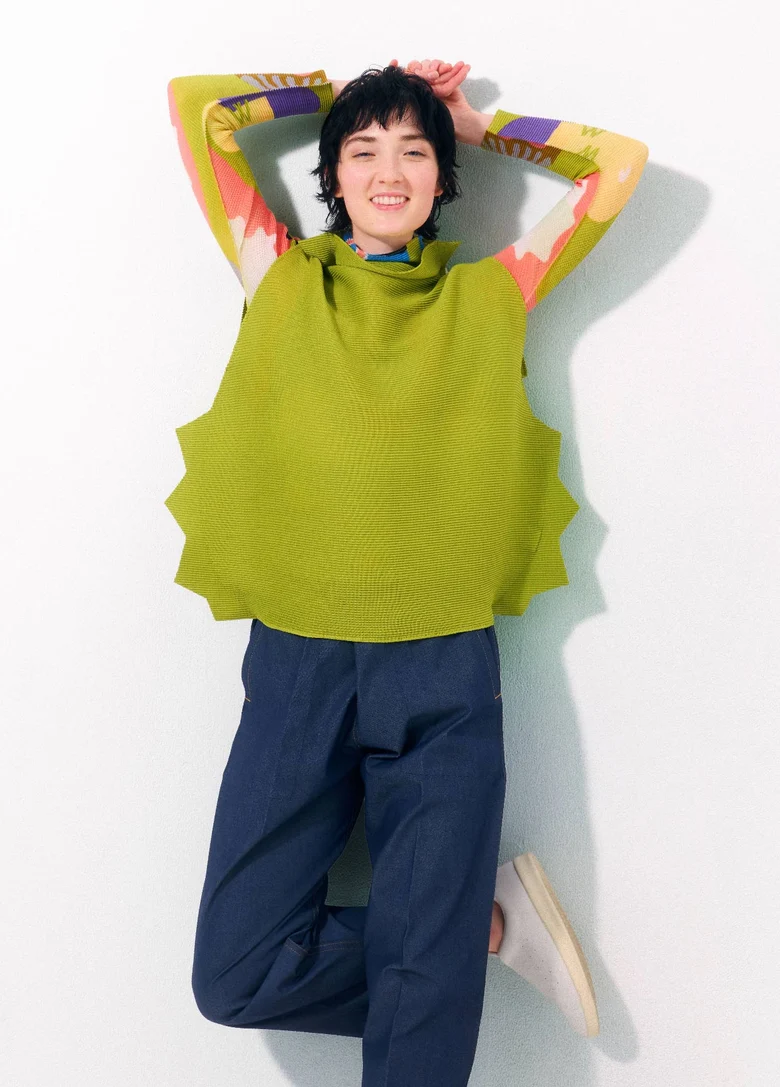 me ISSEY MIYAKE、喜怒哀楽を表現したストレッチプリーツ新アイテムを