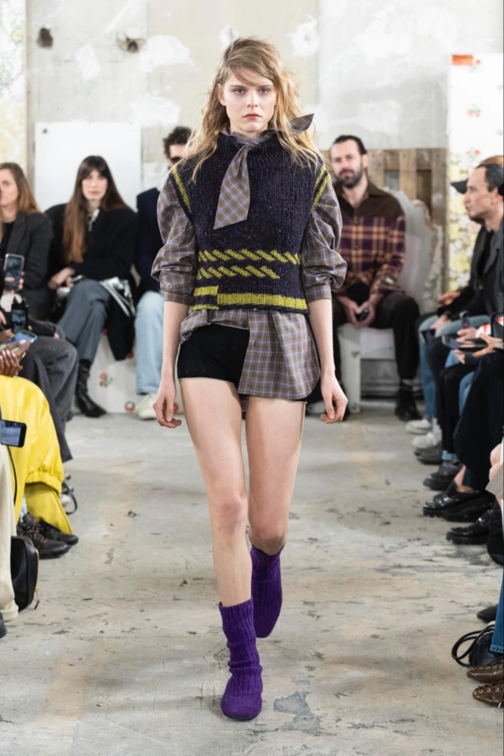 grounds、Meryll Roggeとのコラボレーションシューズを発売、英国伝統