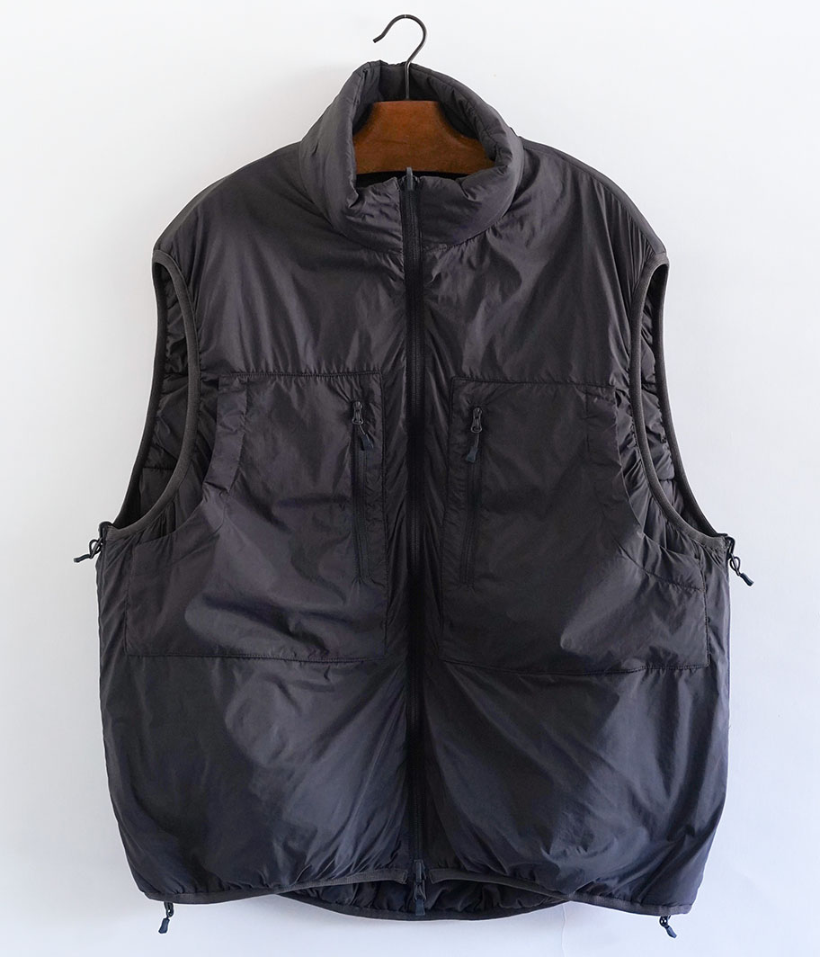 DAIWA PIER39 TECH REVERSIBLE CLIMBERS PUFF VEST [CHARCOAL] - Fresh