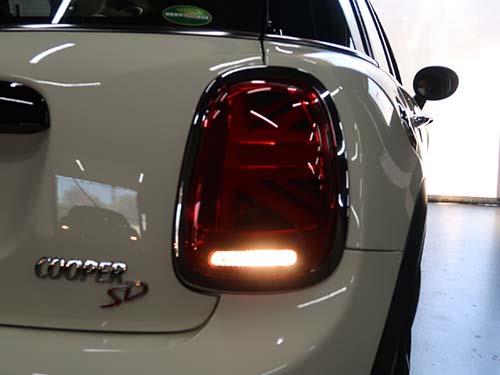 ミニ ハッチバック(F55) 純正LCI用テールライト後付装着とコーディング
