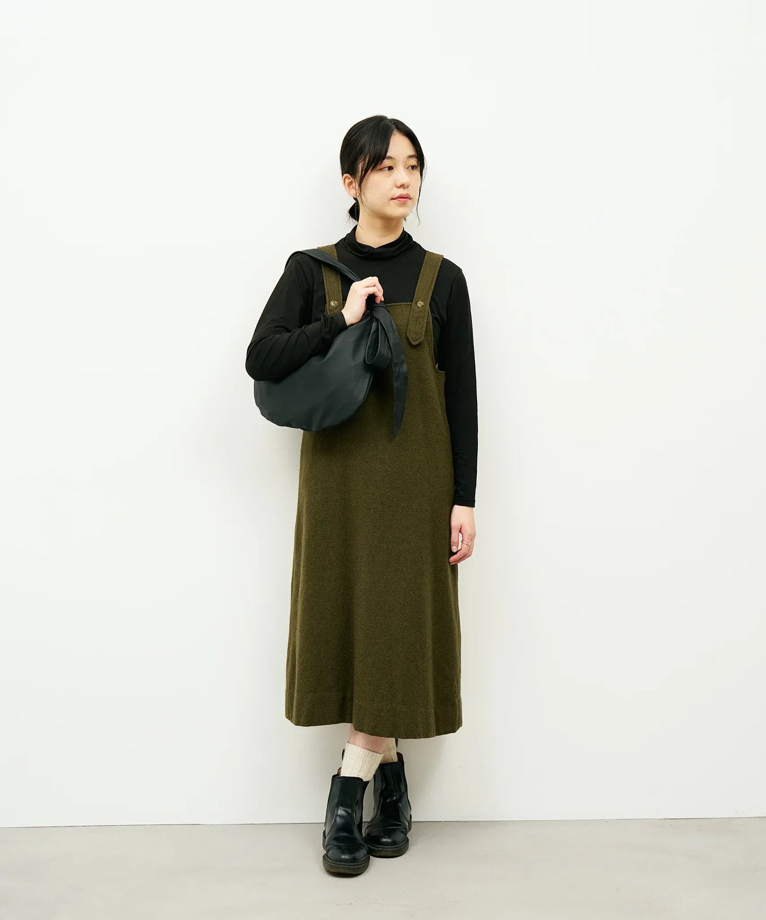 シンプルで柔らかいファスナー付きやぎ革ショルダーバッグ – REN