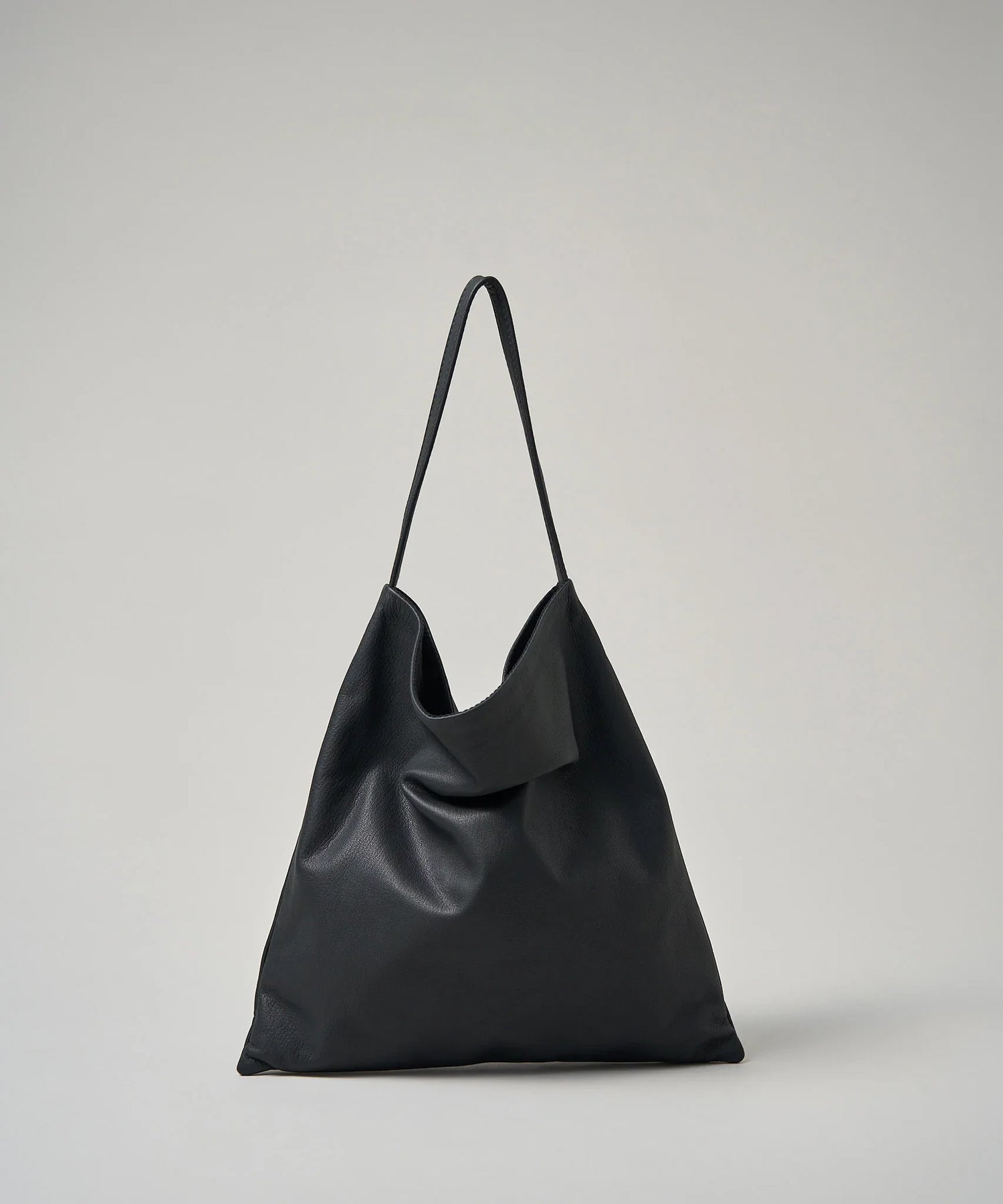 REN】軽くて柔らかい、スクエア型レザーバッグ。