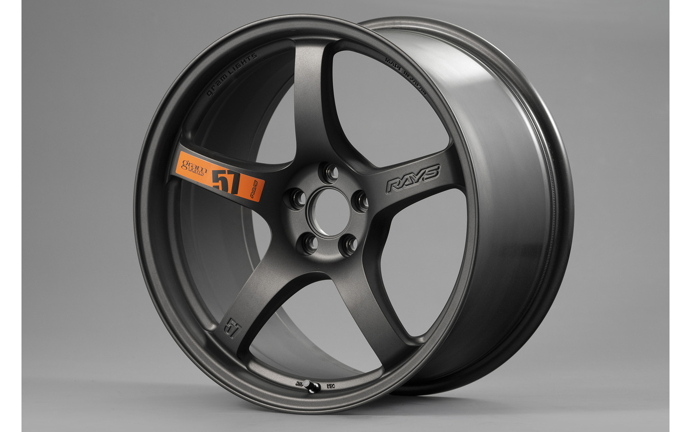 今こそ王道5本スポークでしょ！ 鋳造モデルで究極のパフォーマンス