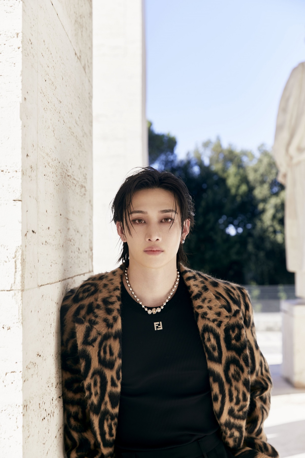 FENDIとStray Kidsのバンチャンがニューシングル「Roman Empire」を