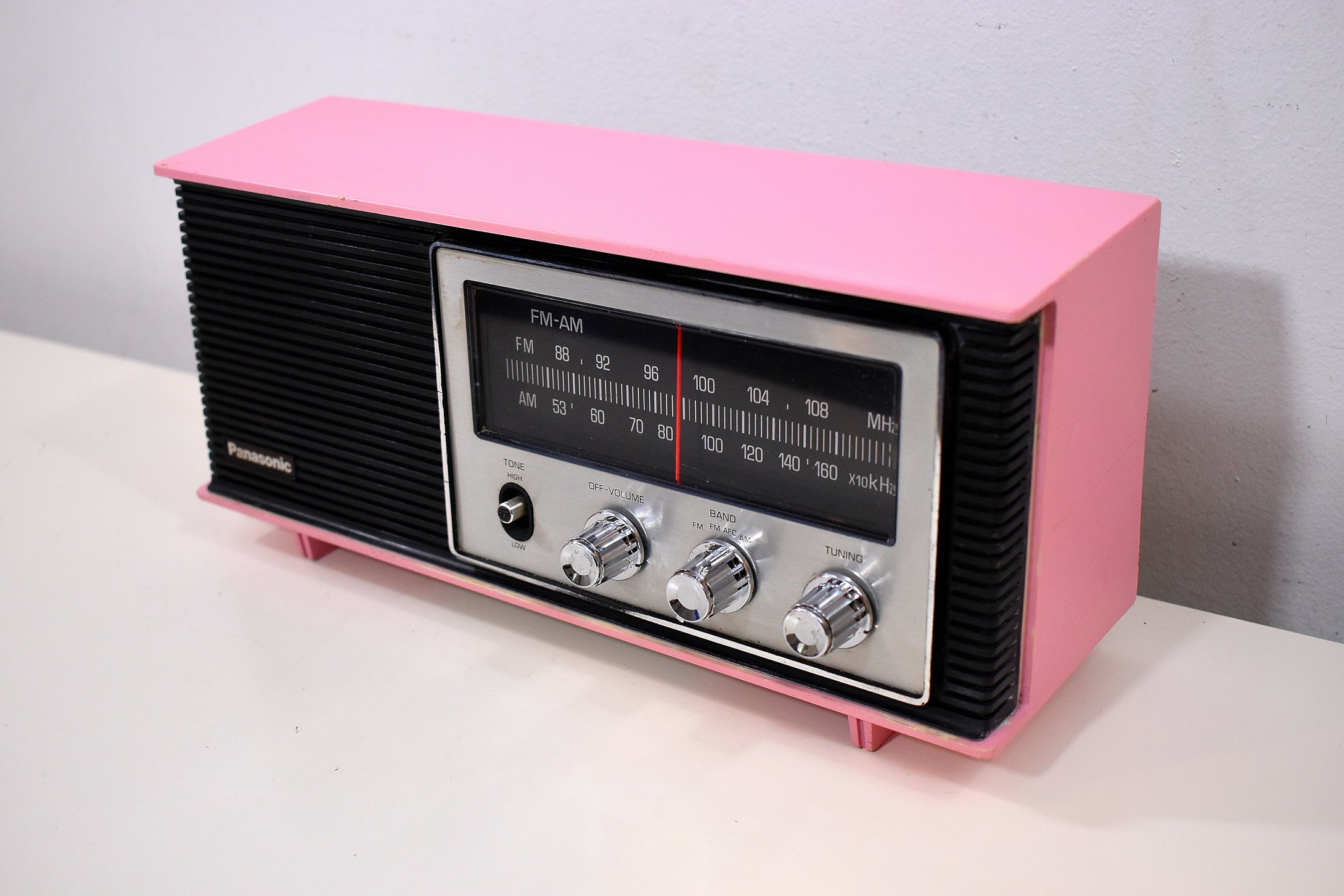Flamingo Pink 1972 Panasonic Model RE-6283 Solid State AM/FM Radio