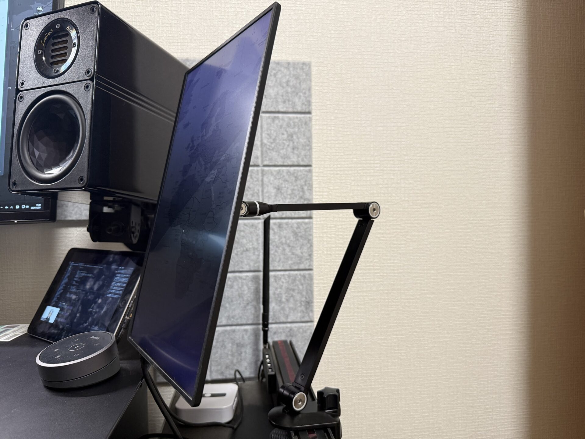 モバイルモニターをサブモニターとして使うときに便利なモニターアーム