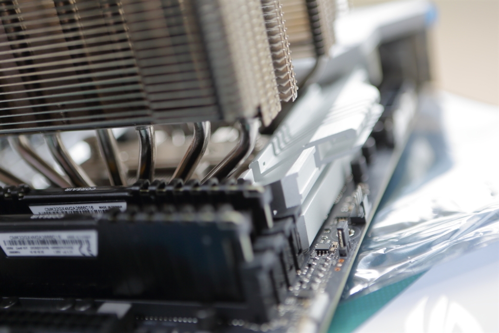 価格.com - 『アサシンⅢのヒートパイプとの干渉を回避できます』ASUS