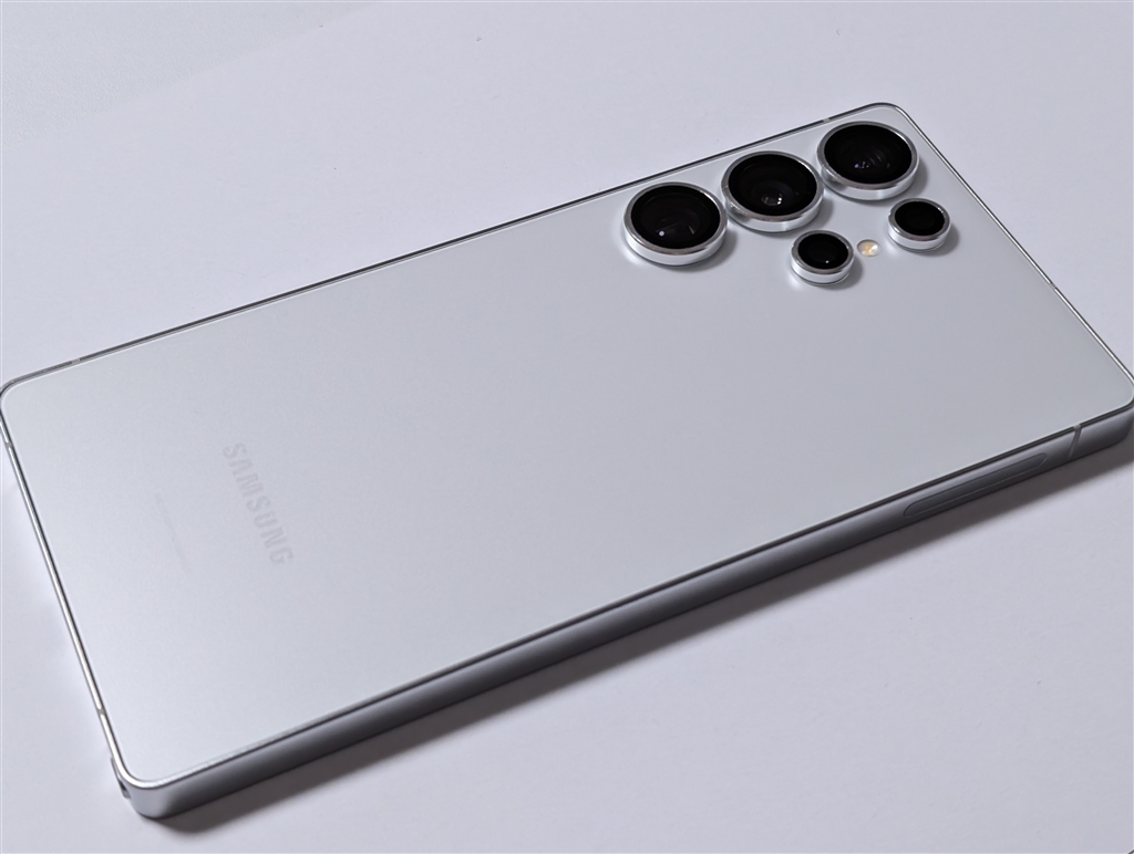 価格.com - 『kakukiレンズカバーシルバー色装着(本体色はチタニウム