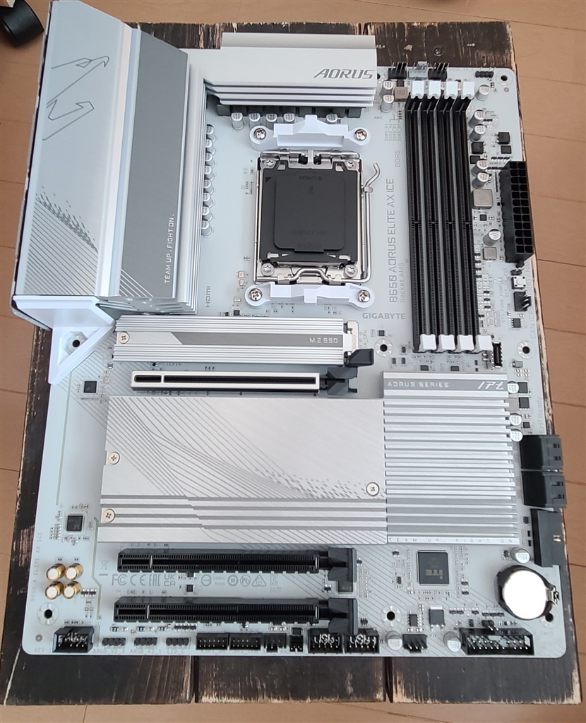 価格.com - 『つや消し白基盤』GIGABYTE B650 AORUS ELITE AX ICE 無名