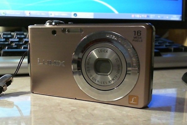 パナソニック LUMIX DMC-FH5-S [シルバー] 価格比較 - 価格.com