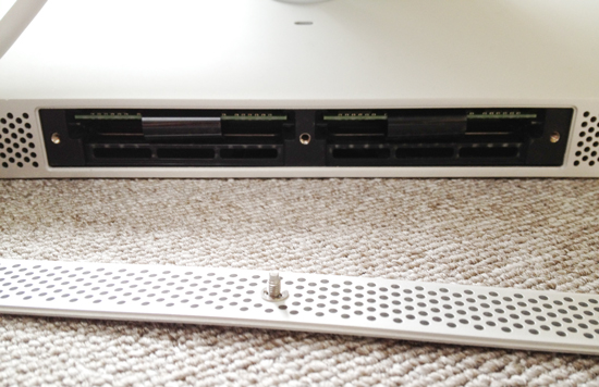 iMac 27″ Mid 2010のメモリを増設する事 ～断りなく事務所の床に転がる