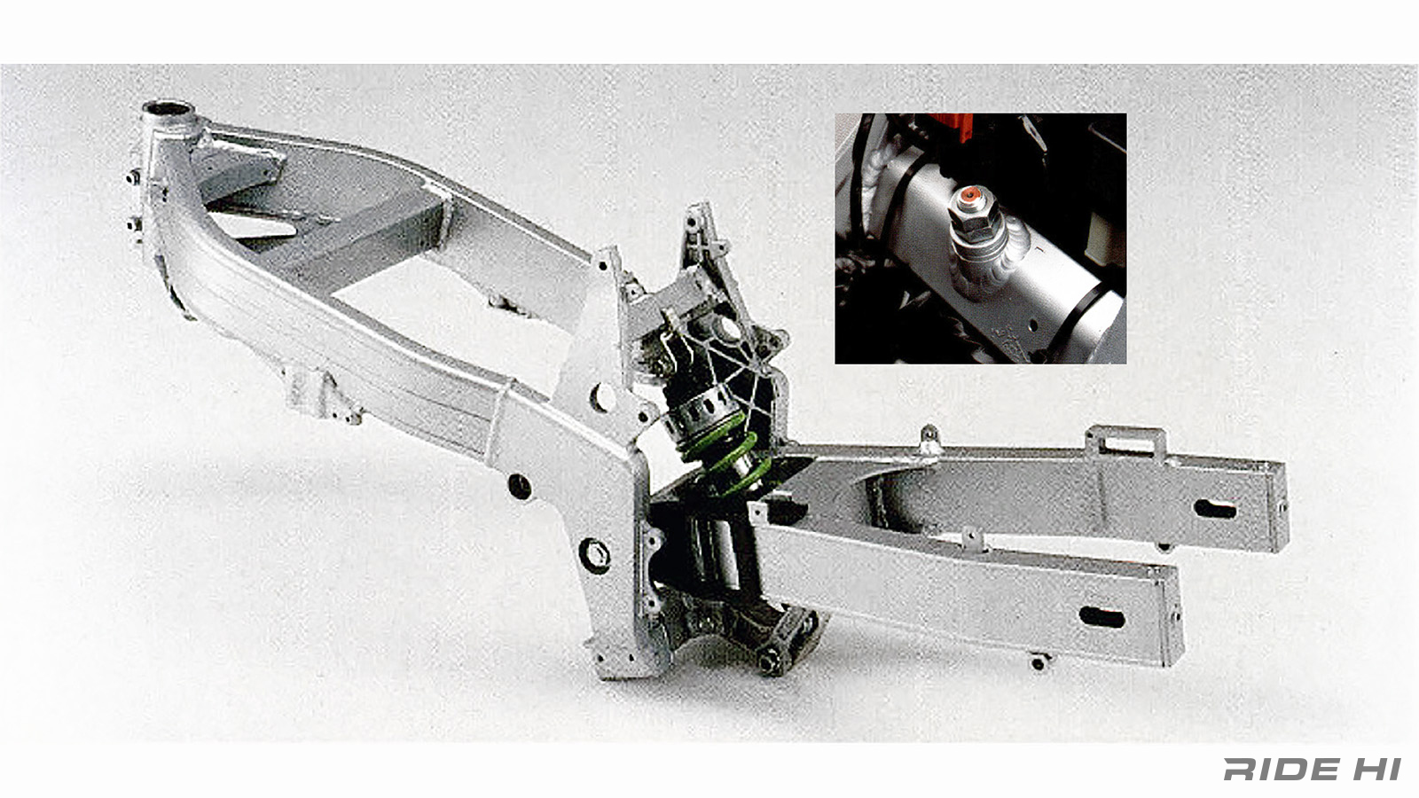 カワサキ初の4気筒250レプリカに込めた常識を超えたプロ仕様！【この