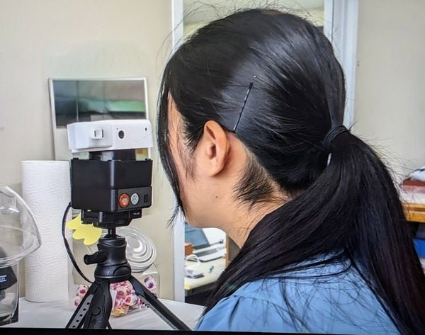 顔認証して勤怠管理するエッジAIロボット「Care Cube」 出勤時の会話