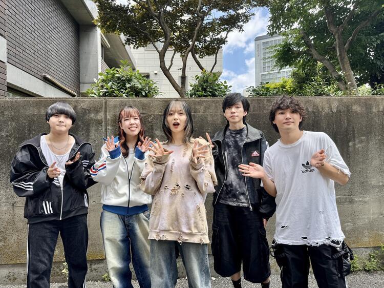 NELKE、JAPAN初登場&メンバー5人の初取材で、これまでの歩みから最新作
