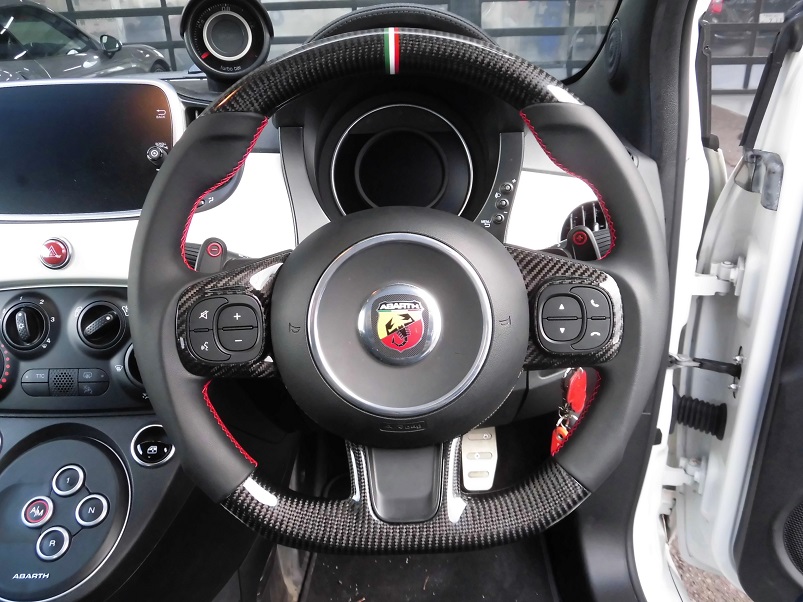 ABARTH アバルト595 RSTカーボンステアリング取り付け！！ | ランナウェイ
