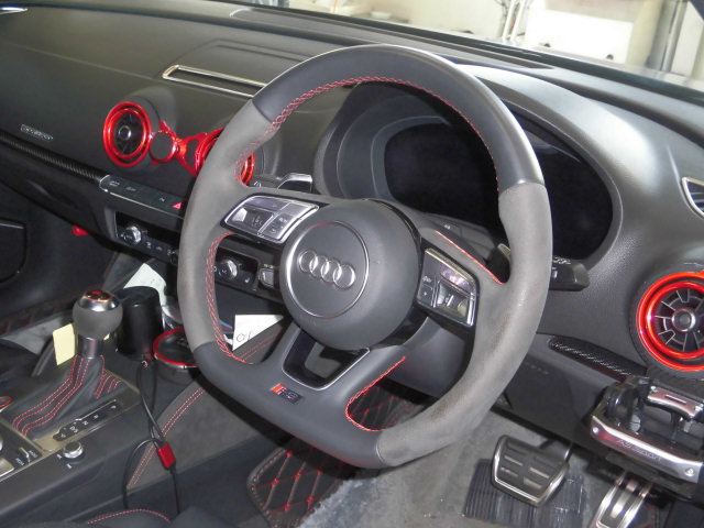 AUDI アウディ RS3 8V 後期 スポーツバック RST カーボンステアリング