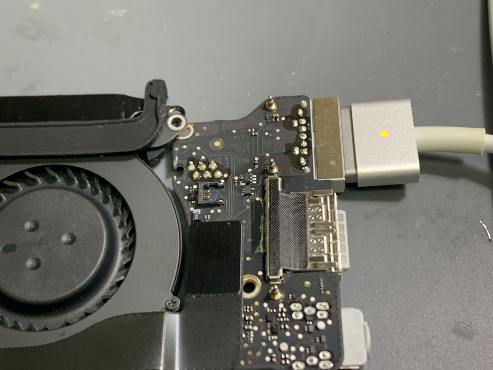 電源が入らないMacBook Air ロジックボード修理しました。 - パソコン