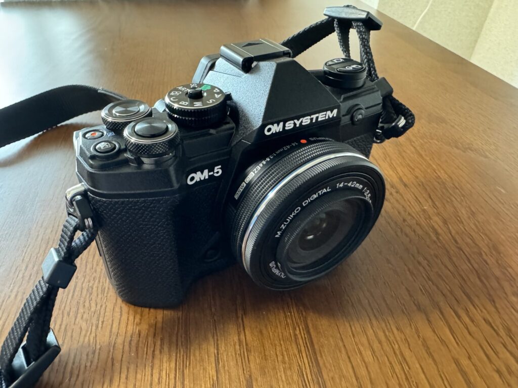 薄くて軽いパンケーキレンズ「M.ZUIKO DIGITAL ED 14-42mm」をレビュー