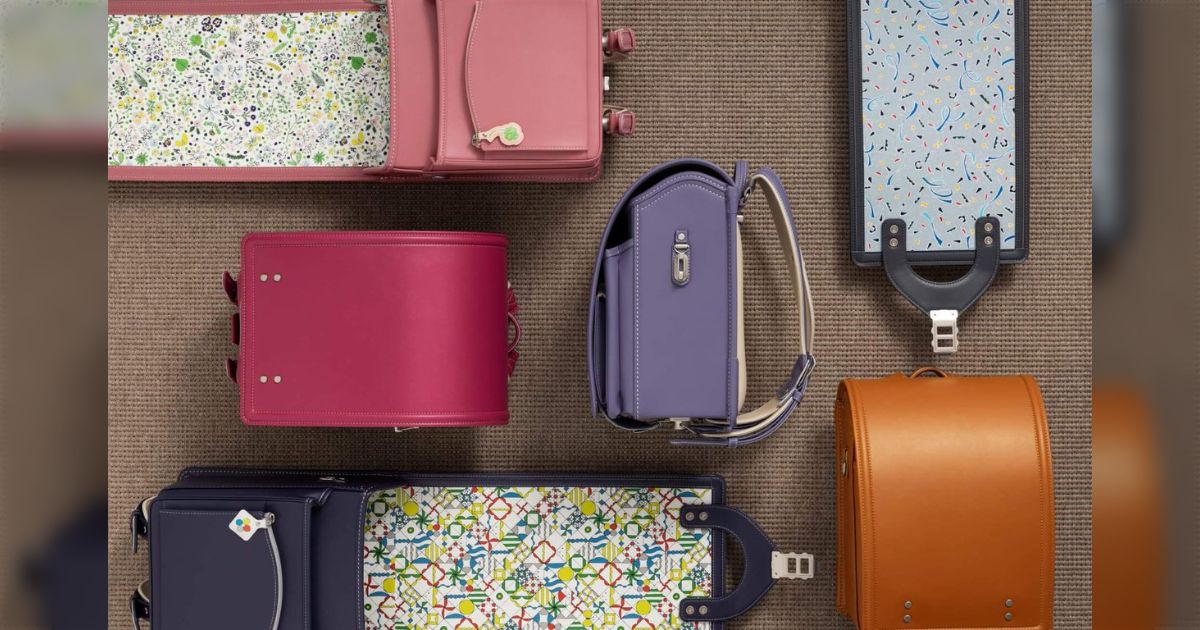 谷桃子トレーディングカードケース付（ブラック）