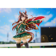 胸の勲章まで細かい！『ウマ娘』皇帝・シンボリルドルフが、風を切る