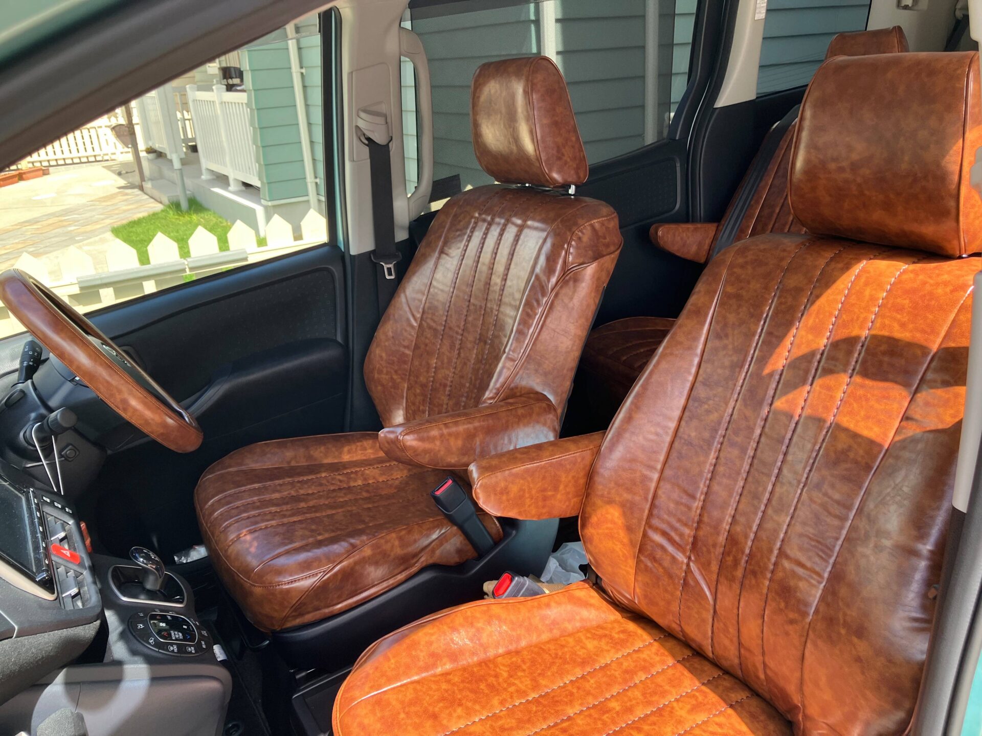 装着写真】ノア ハイブリッド Sandiiオールドカヌレ シートカバー