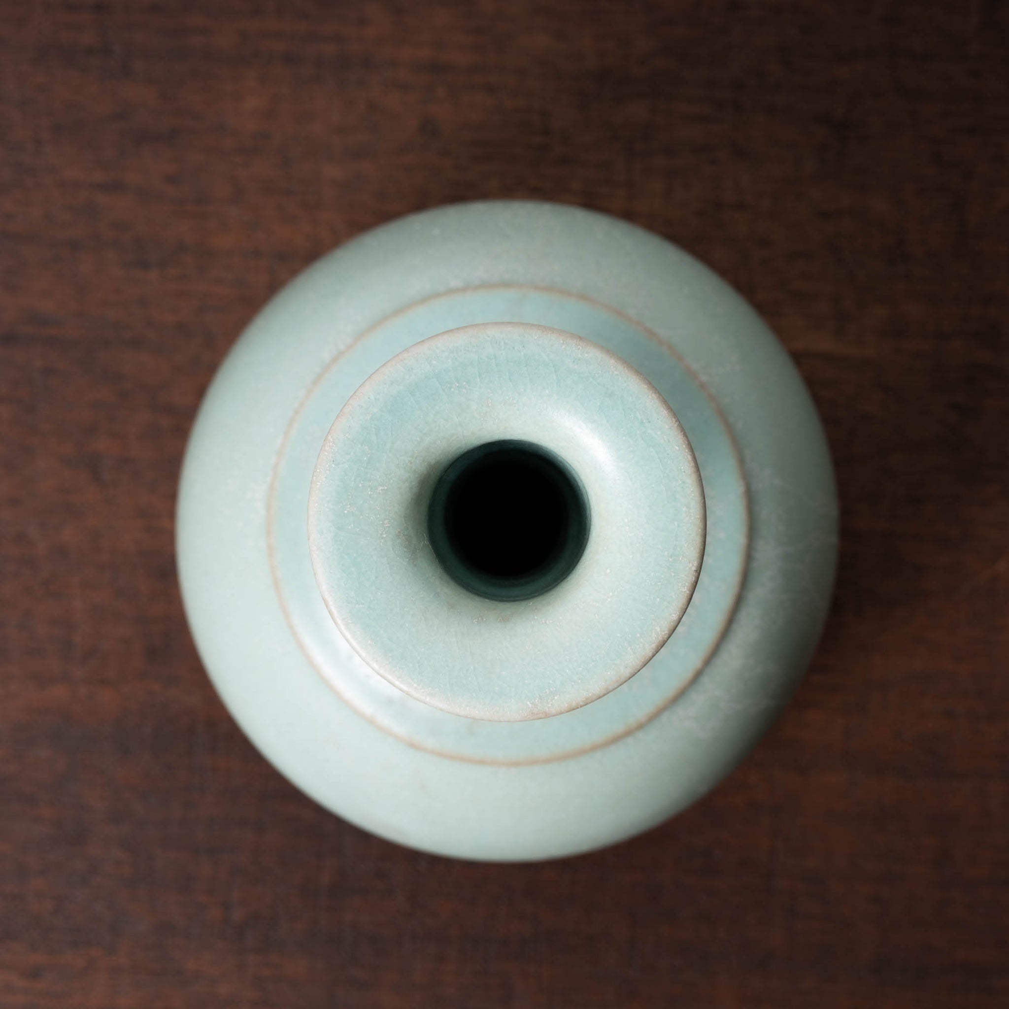 北宋 汝窯青磁盤口弦文長頸瓶 – 燦禾 SANKA