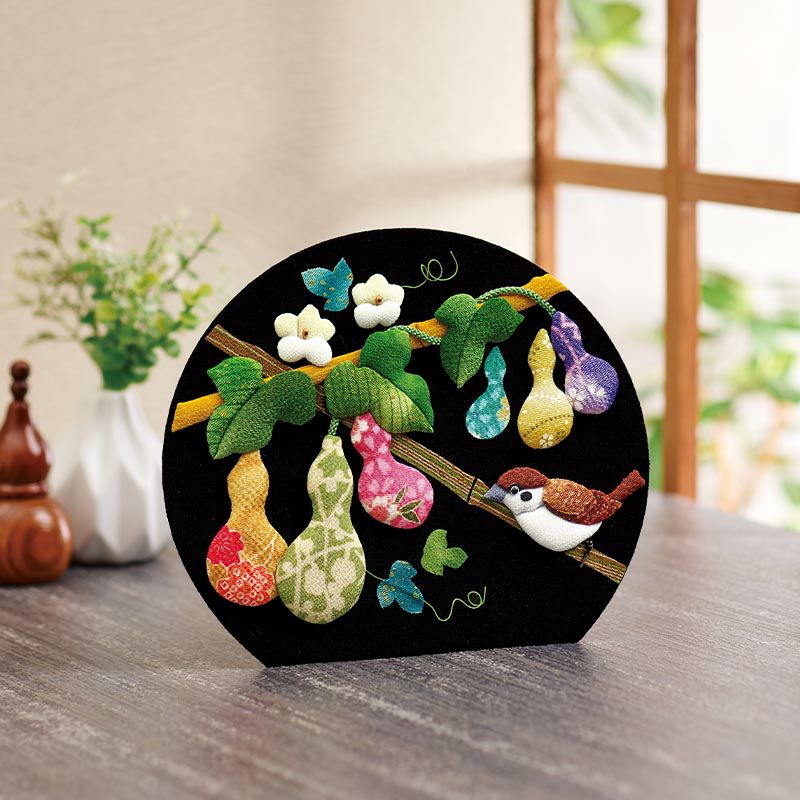 押絵飾り・花歳時記（六瓢箪と雀）｜株式会社さくらほりきり