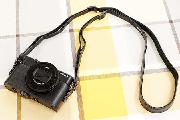 RX100シリーズをオシャレに持ち歩こう！ジャケットケース「LCJ-RXK」