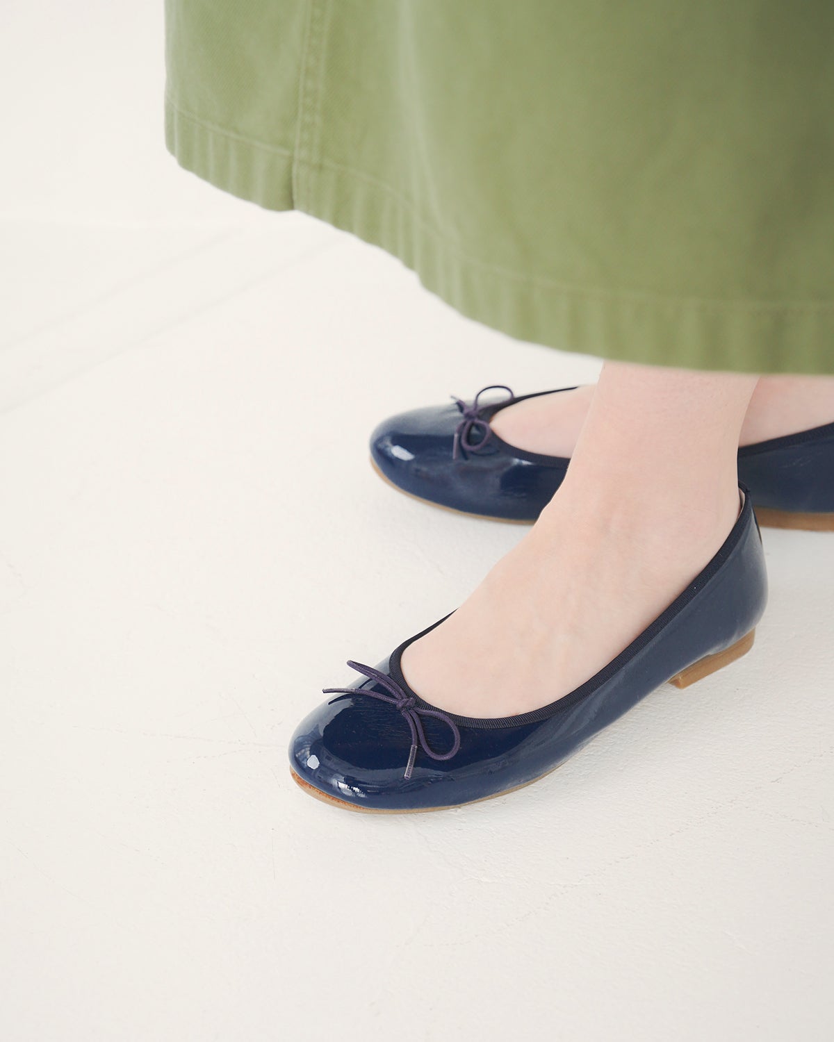 レイン対応】フラット バレエシューズ （ネイビー エナメル） -Emma