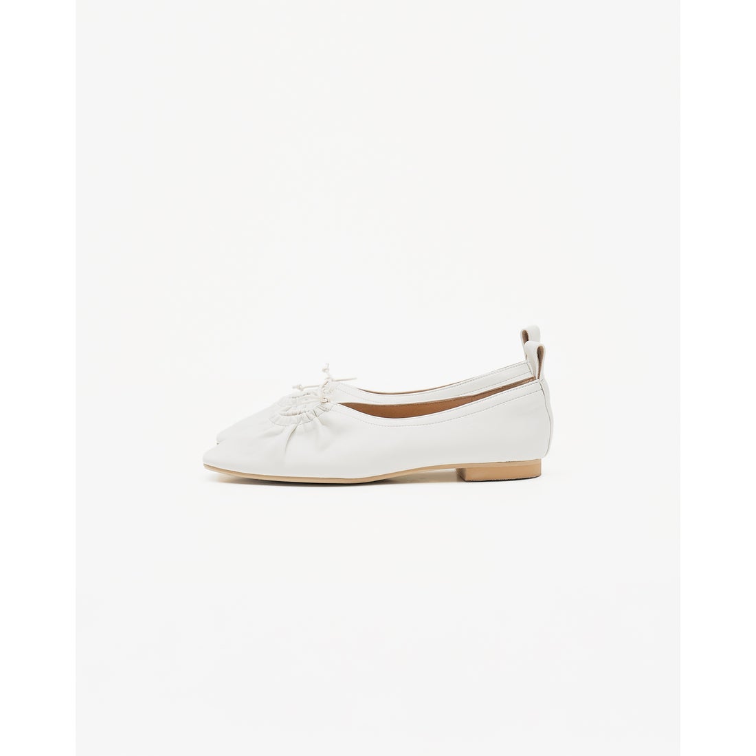 ギャザーホールフラットパンプス （ホワイト スムース） -Emma Francis