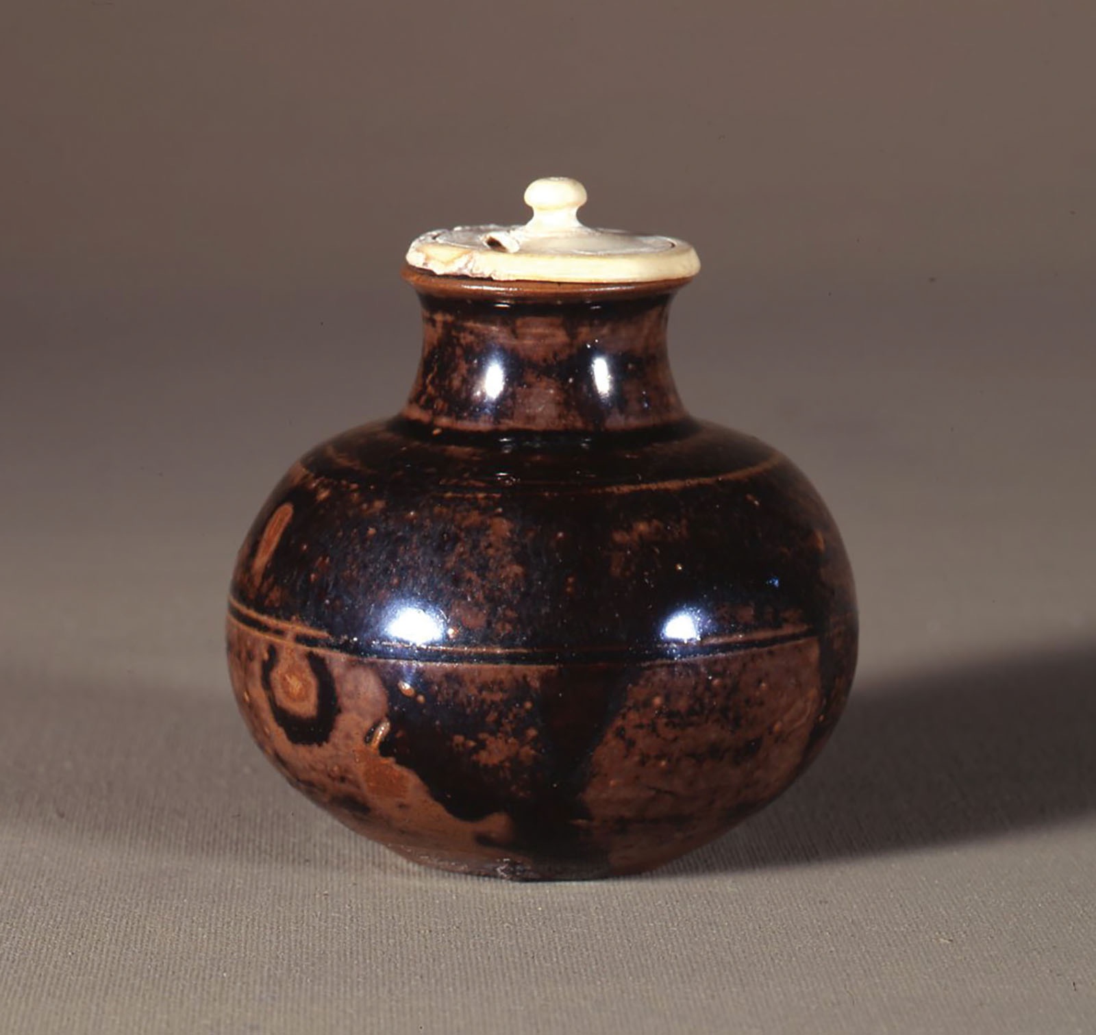 D000148-1965｜唐物丸壺茶入｜本間美術館所蔵作品データベース｜公益