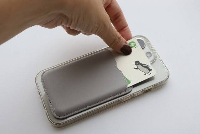 バズりアイテム✨シリコーン製マグネット吸着式 スマホ用カード