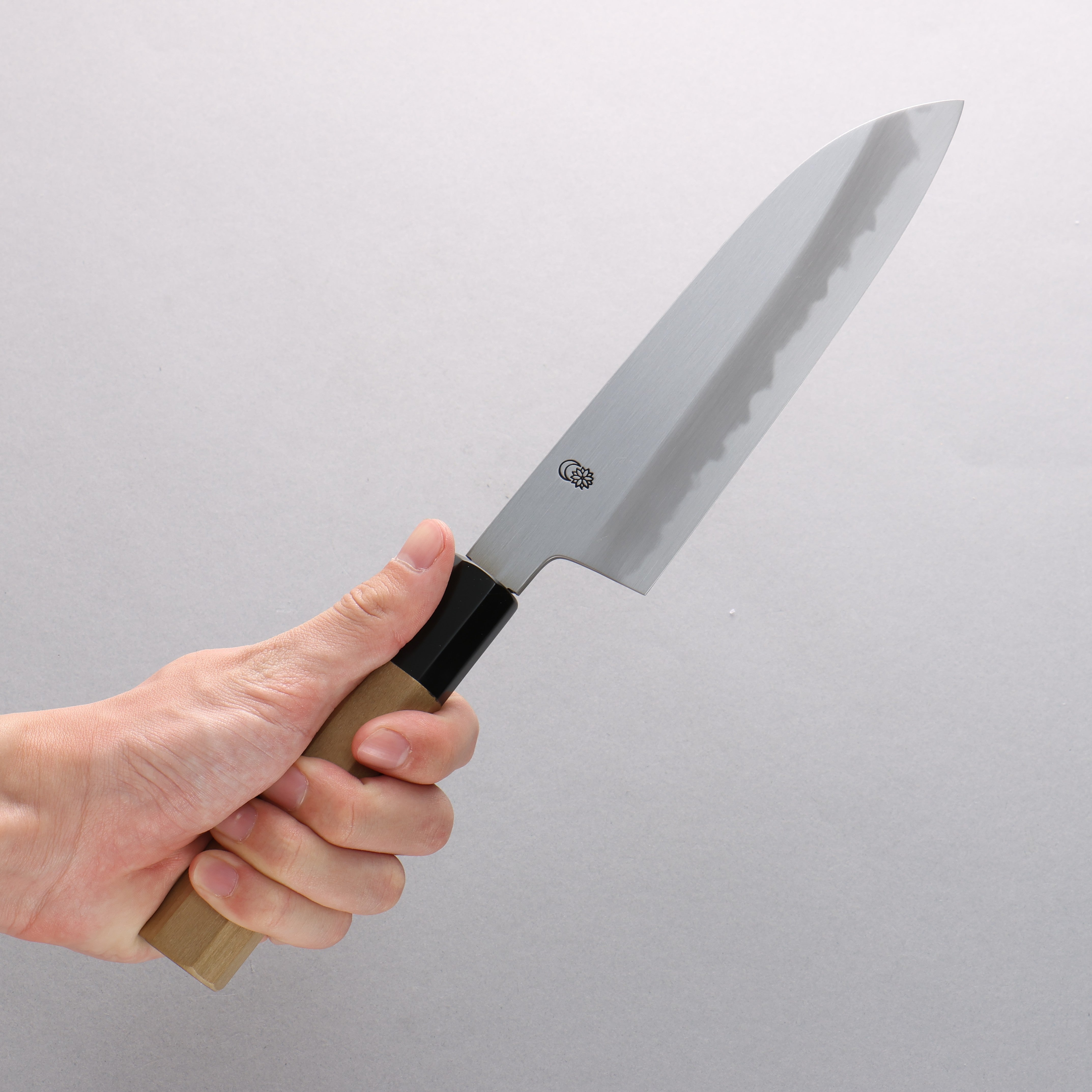 菊月 白ニ鋼 霞研 三徳包丁 180mm 朴柄 – 清助刃物 Japan
