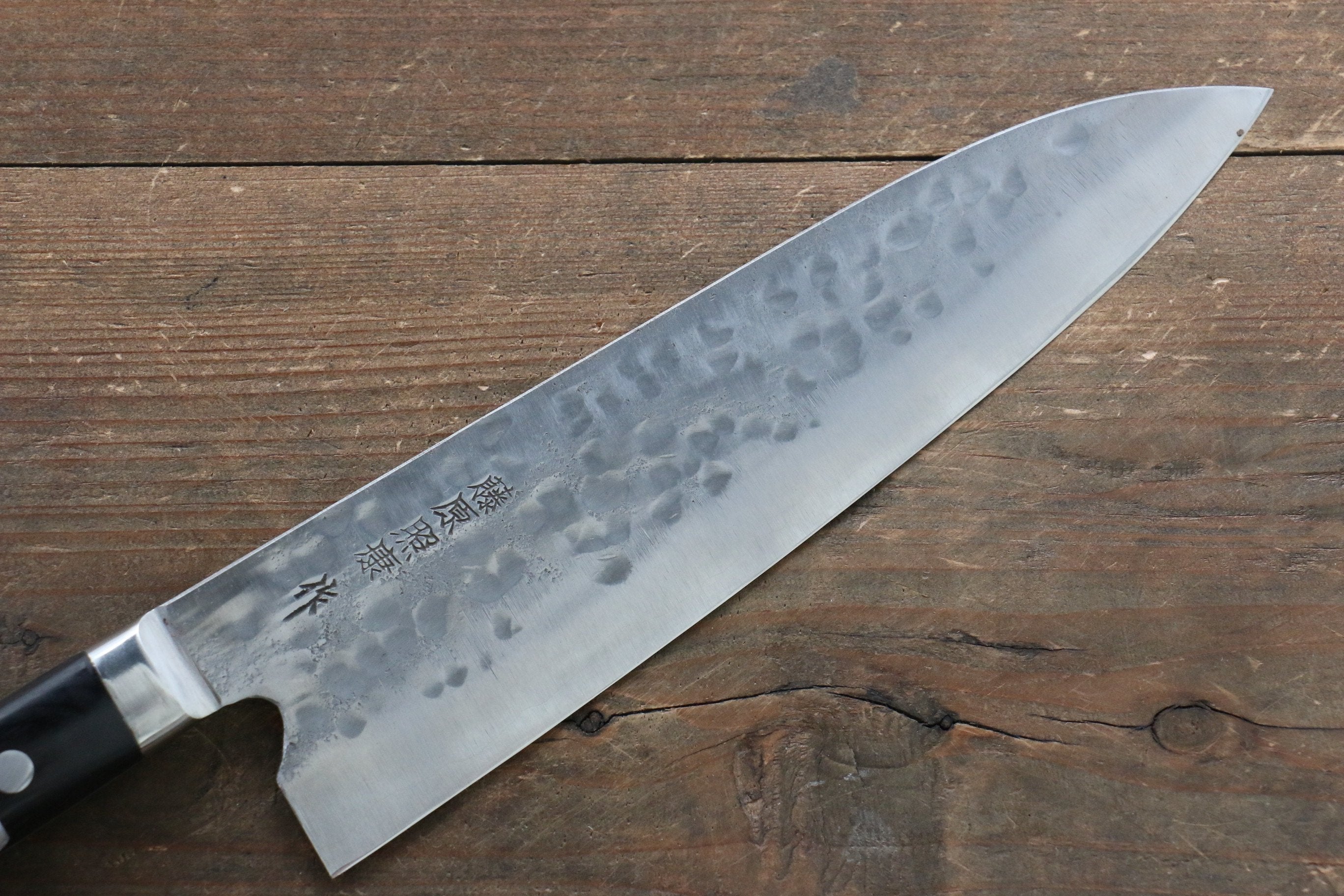 藤原 照康 幻の名刀 白一鋼 梨地鎚目 牛刀包丁 210mm 黒合板柄 – 清助