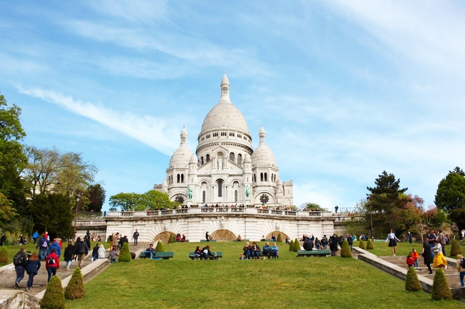 モンマルトルの丘からパリを一望！サクレクール寺院に登ればエッフェル