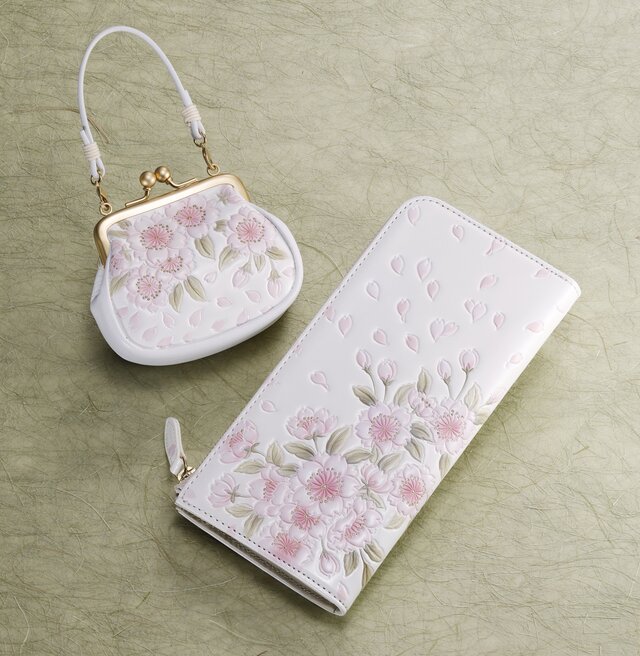 スマートフォンを美しく彩る、春爛漫の文庫革ケース「浅草文庫